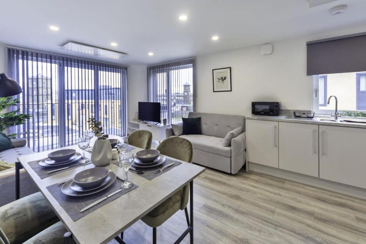 Modern And Bright 2 Bed Apartment In Ashford Ashford  Exterior photo