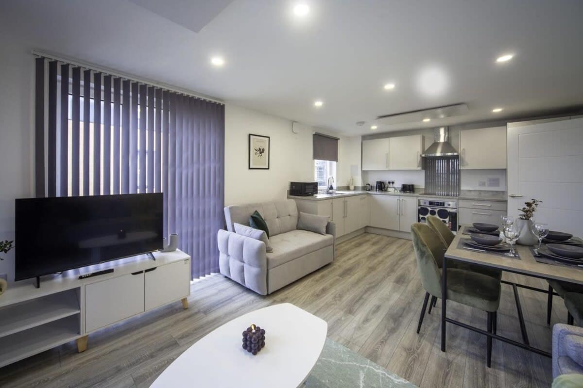 Modern And Bright 2 Bed Apartment In Ashford Ashford  Exterior photo