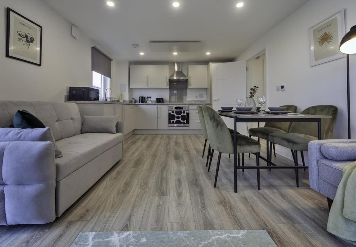 Modern And Bright 2 Bed Apartment In Ashford Ashford  Exterior photo